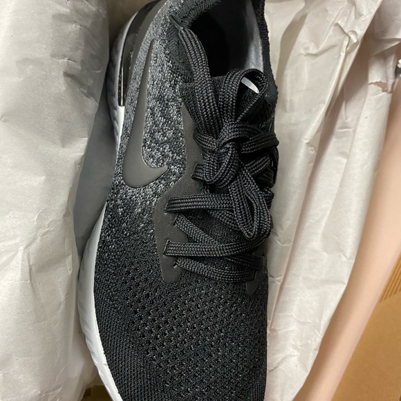 NEW Black & Dark Gray Epic React Flyknit Sneaker - Picture 7 of 8